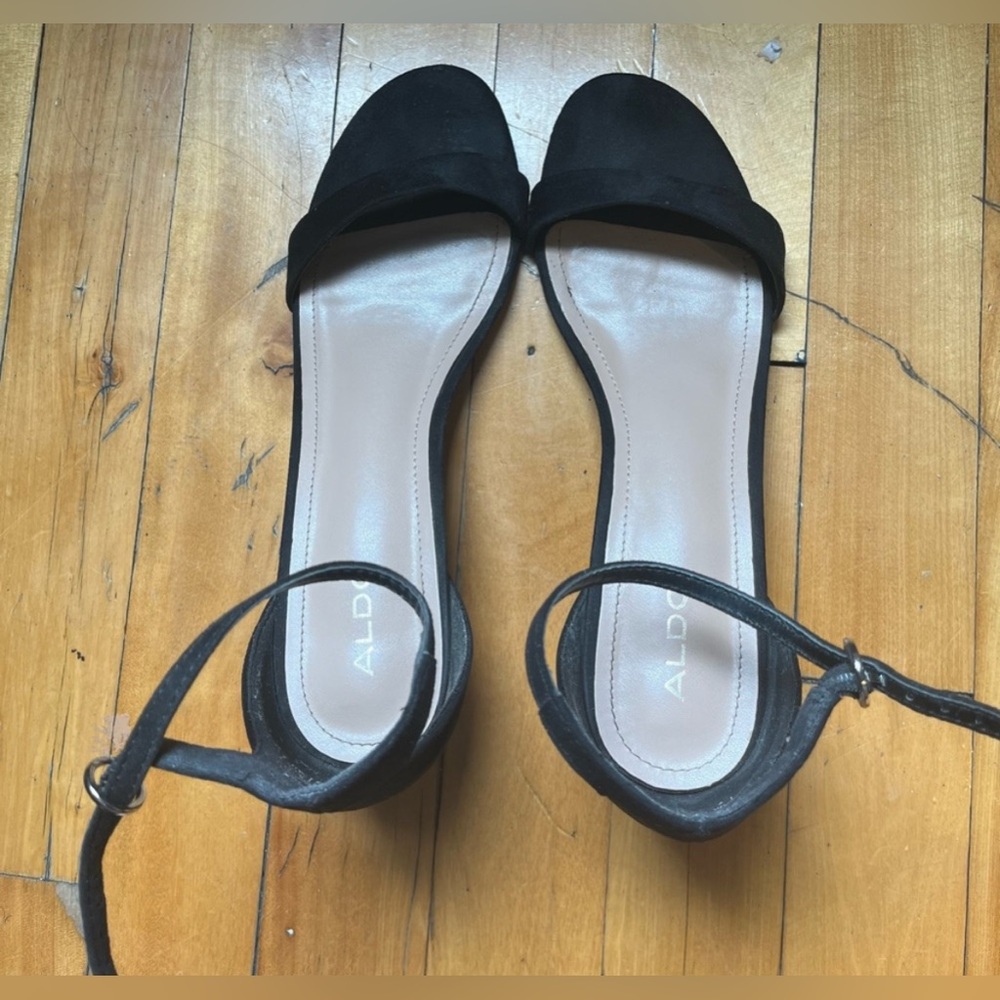 2 pair sandal bundle - Picture 3 of 11